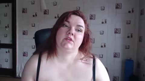 renataoia online show from March 22, 5:55 am