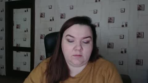 renataoia online show from February 18, 7:02 pm