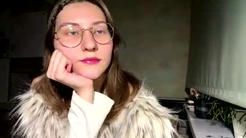Mia online show from April 22, 4:14 pm