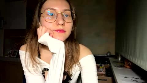 Mia online show from April 30, 8:57 pm