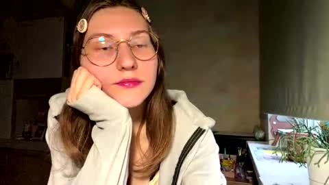 Mia online show from April 21, 2:46 pm