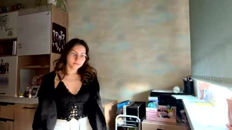 Mia online show from May 3, 3:07 pm