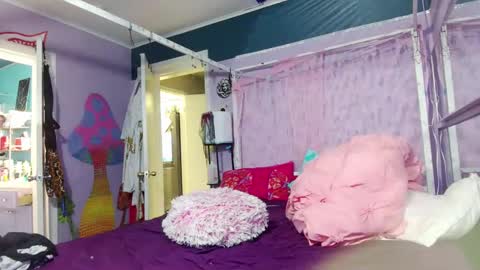 Snapshot of rene_heartz99 chatting on September 30, 3:28 am Naughty closet slut here to suck all your friends off  online show from September 30, 3:28 am