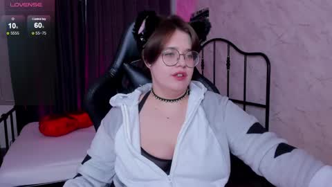 renee_turner online show from March 11, 9:34 am