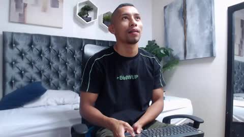 richar_voller online show from April 20, 11:24 am