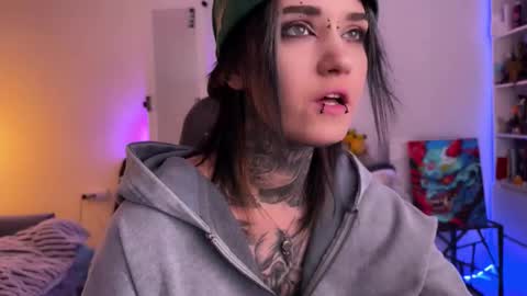   DianaBrite            fansl y online show from February 28, 5:39 pm