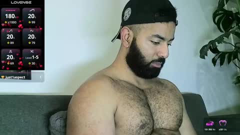 Snapshot of roa32sebas chatting on October 2, 6:17 pm SebasRoa online show from October 2, 6:17 pm