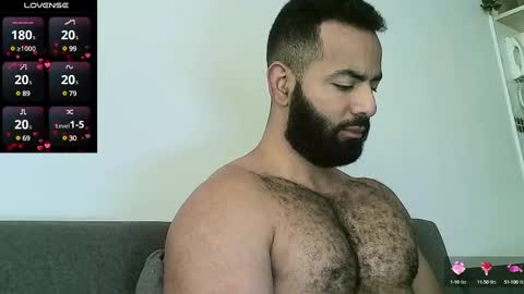 Snapshot of roa32sebas chatting on March 10, 1:43 pm SebasRoa online show from March 10, 1:43 pm