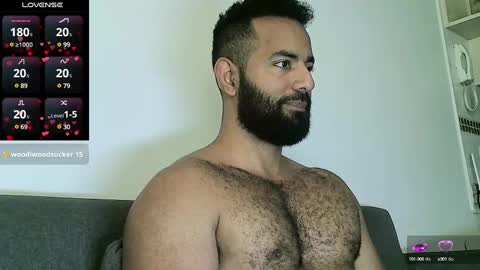 Snapshot of roa32sebas chatting on January 28, 3:57 pm SebasRoa online show from January 28, 3:57 pm