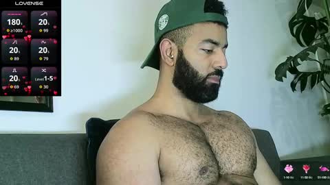 Snapshot of roa32sebas chatting on October 7, 6:37 pm SebasRoa online show from October 7, 6:37 pm