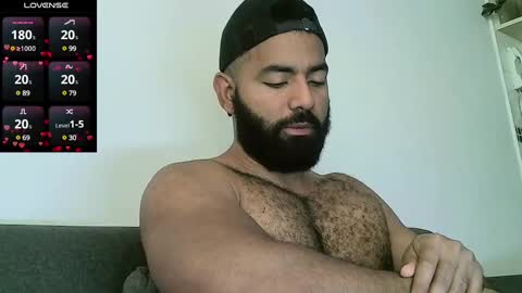 Snapshot of roa32sebas chatting on March 5, 2:45 pm SebasRoa online show from March 5, 2:45 pm