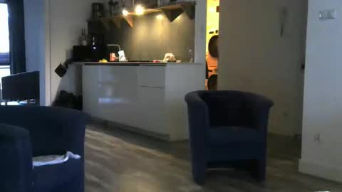 rober10000 online show from October 28, 8:04 am