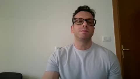 roberpierre_ho online show from May 14, 10:35 am