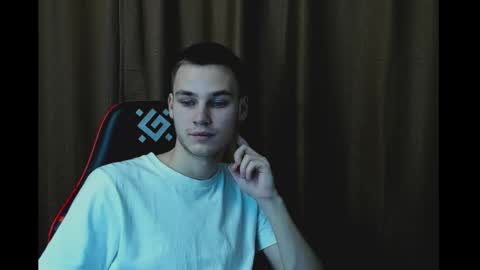 robert10211 online show from December 20, 7:07 pm