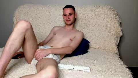 robert10211 online show from June 26, 8:31 am