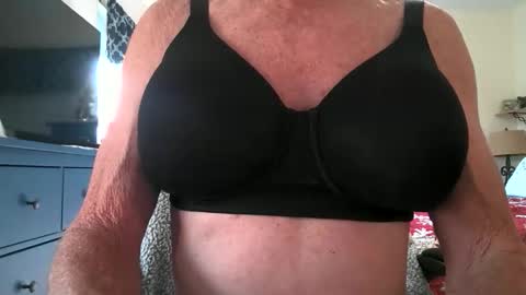 robert online show from December 5, 7:00 pm