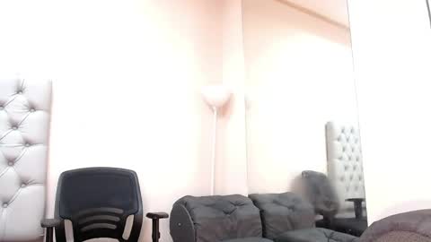 robert_kingg online show from May 23, 5:09 pm