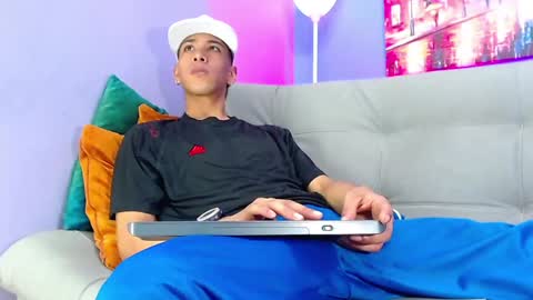 robert_kingg online show from February 6, 6:51 am