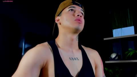 rocco_santos online show from April 6, 5:58 pm
