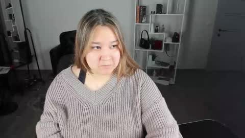 Snapshot of rochelelin chatting on October 24, 1:01 pm She knows online show from October 24, 1:01 pm