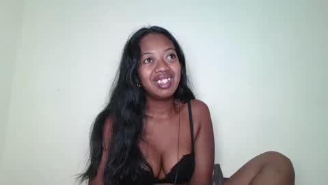 rochellinah online show from May 21, 11:39 am