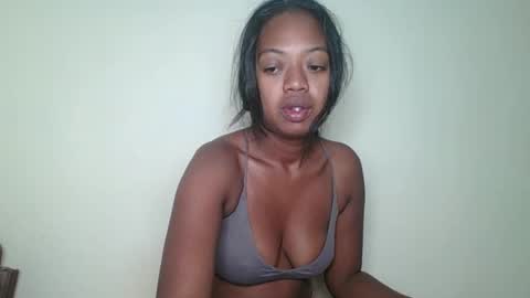 rochellinah online show from May 3, 1:06 pm