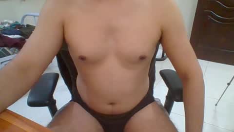rockysam090 online show from May 10, 12:33 pm