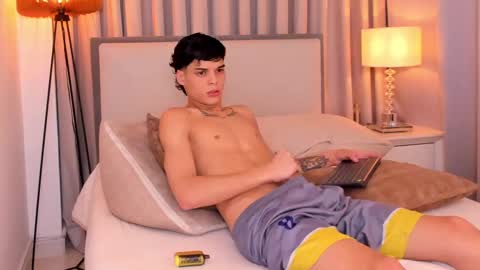 Snapshot of rockywood20cm chatting on October 3, 7:44 pm RockyWood20CM online show from October 3, 7:44 pm