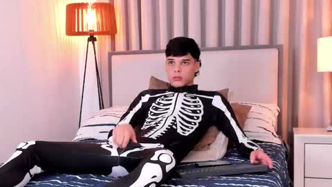 Snapshot of rockywood20cm chatting on October 31, 3:34 pm RockyWood20CM online show from October 31, 3:34 pm