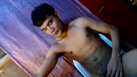 roianboyyy online show from August 2, 6:15 am