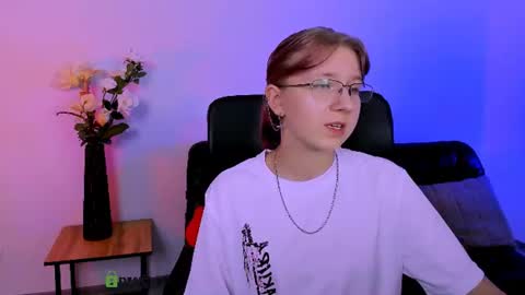 rosa_melt online show from June 12, 7:02 pm