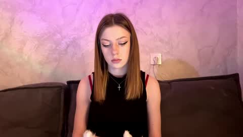 rosaliehue online show from April 22, 6:48 pm