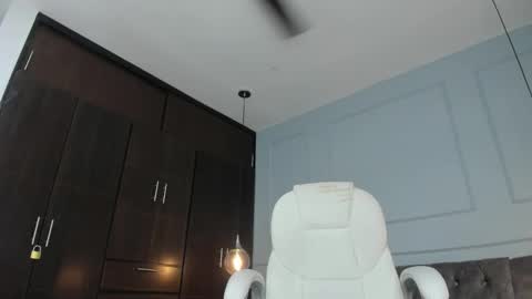 rose__monroe online show from December 5, 8:17 pm