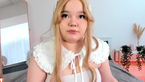 Rose LuvV follow me baby online show from June 7, 6:40 am