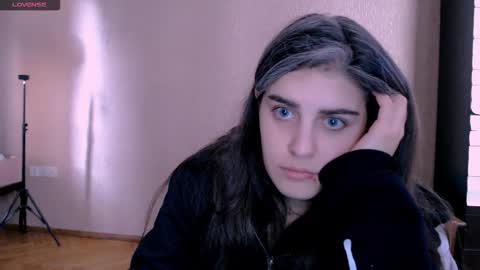 Snapshot of roselina_ chatting on October 1, 6:56 am Rose online show from October 1, 6:56 am