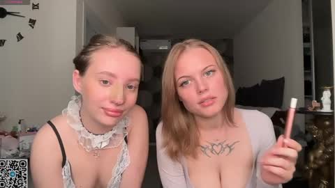 Sophie and Sarah online show from May 31, 6:09 pm