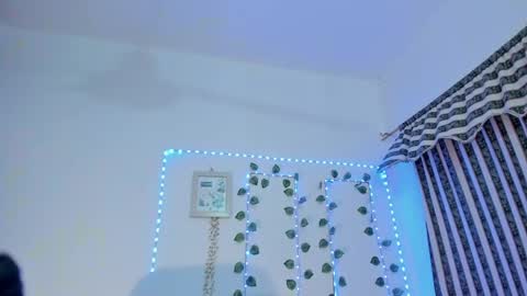 roselyn online show from April 21, 1:42 am