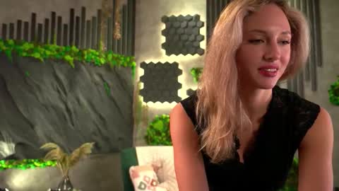 Roselyn  online show from September 25, 4:14 pm