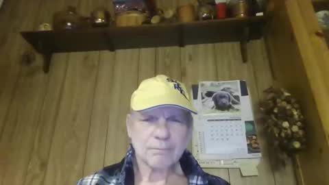 roses2u1958 online show from April 1, 12:44 am