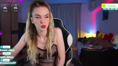 Snapshot of rosesarered97 chatting on September 28, 7:01 pm Abbygail online show from September 28, 7:01 pm