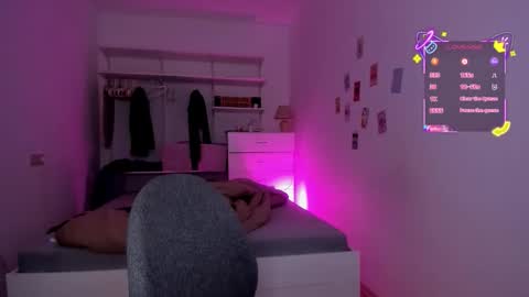 Roshelle online show from September 22, 3:05 pm