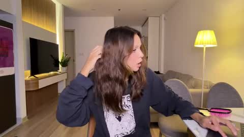 Roshelle online show from April 19, 11:33 am