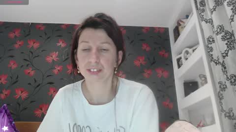 RosieHayes online show from April 4, 7:32 pm