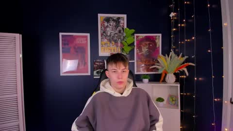 Mia online show from November 19, 11:20 am