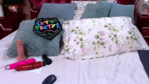 Snapshot of rossecougar_x chatting on February 24, 8:38 am Rosse Cougar online show from February 24, 8:38 am