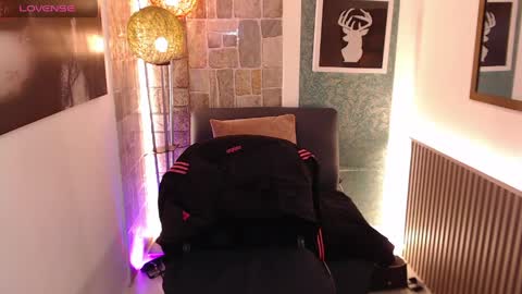 rosss_miaa3 online show from May 22, 9:43 pm