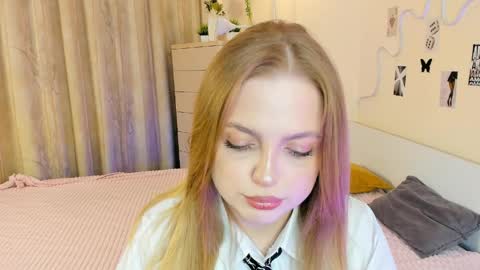 Im Luna online show from May 26, 9:10 pm