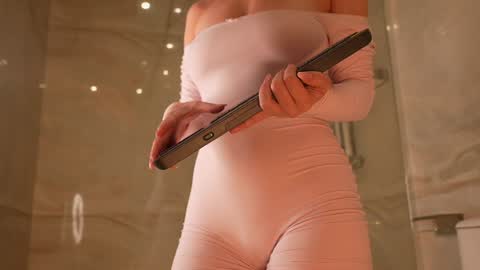 Hi Im Maria Check my Bio  online show from March 16, 1:15 pm