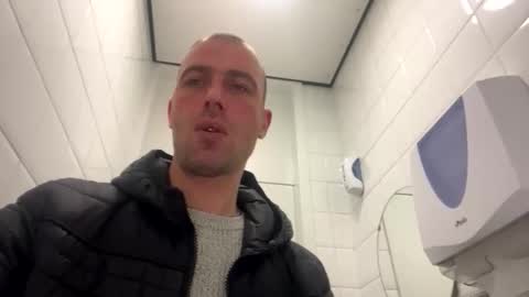 rotteei1 online show from February 3, 9:35 am