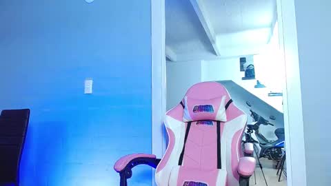 Snapshot of rousebonnett chatting on February 9, 8:24 pm ROUSE  online show from February 9, 8:24 pm